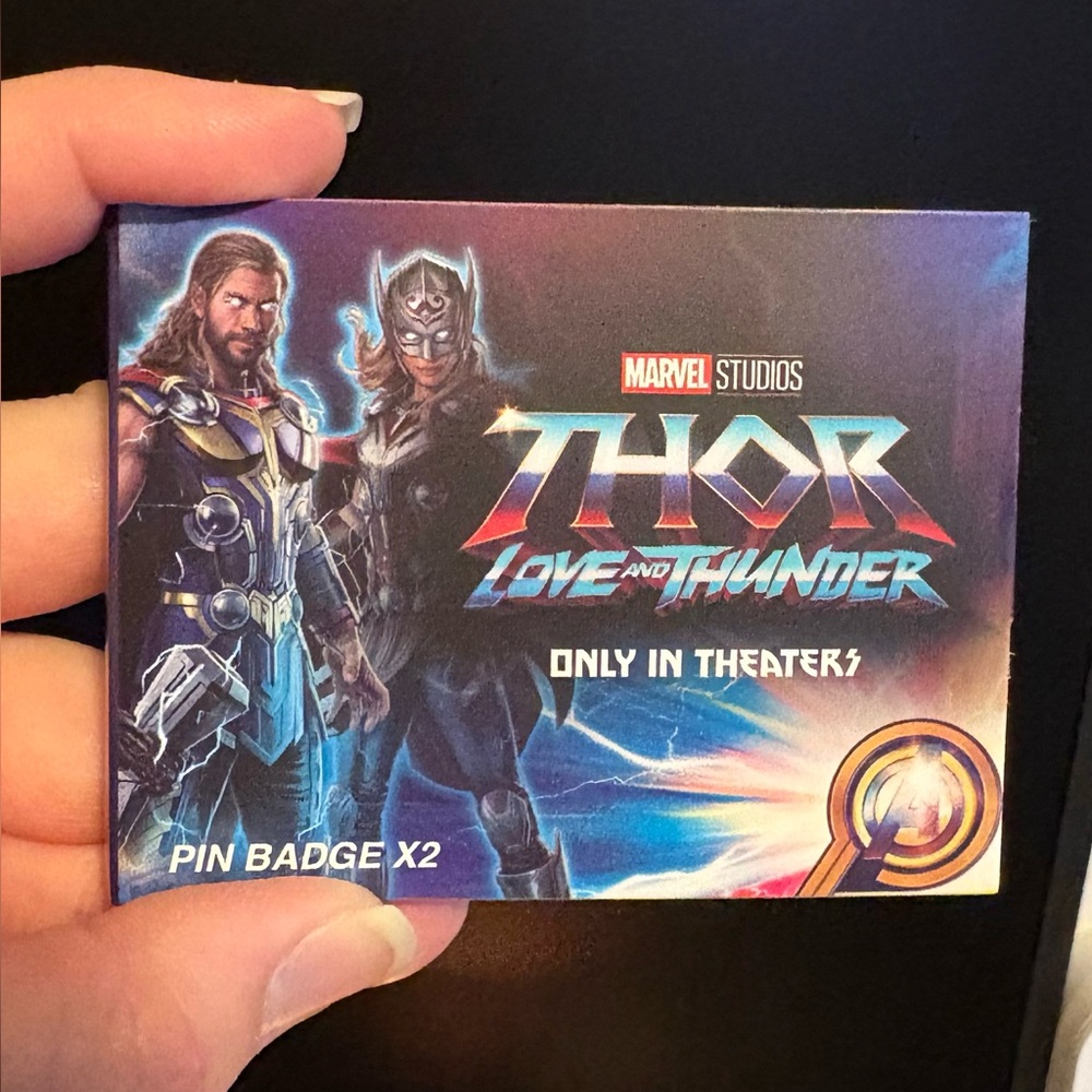 New in Package Thor Love & Thunder Pin Badges Mjolnir & Stormbreaker - Picture 2 of 3